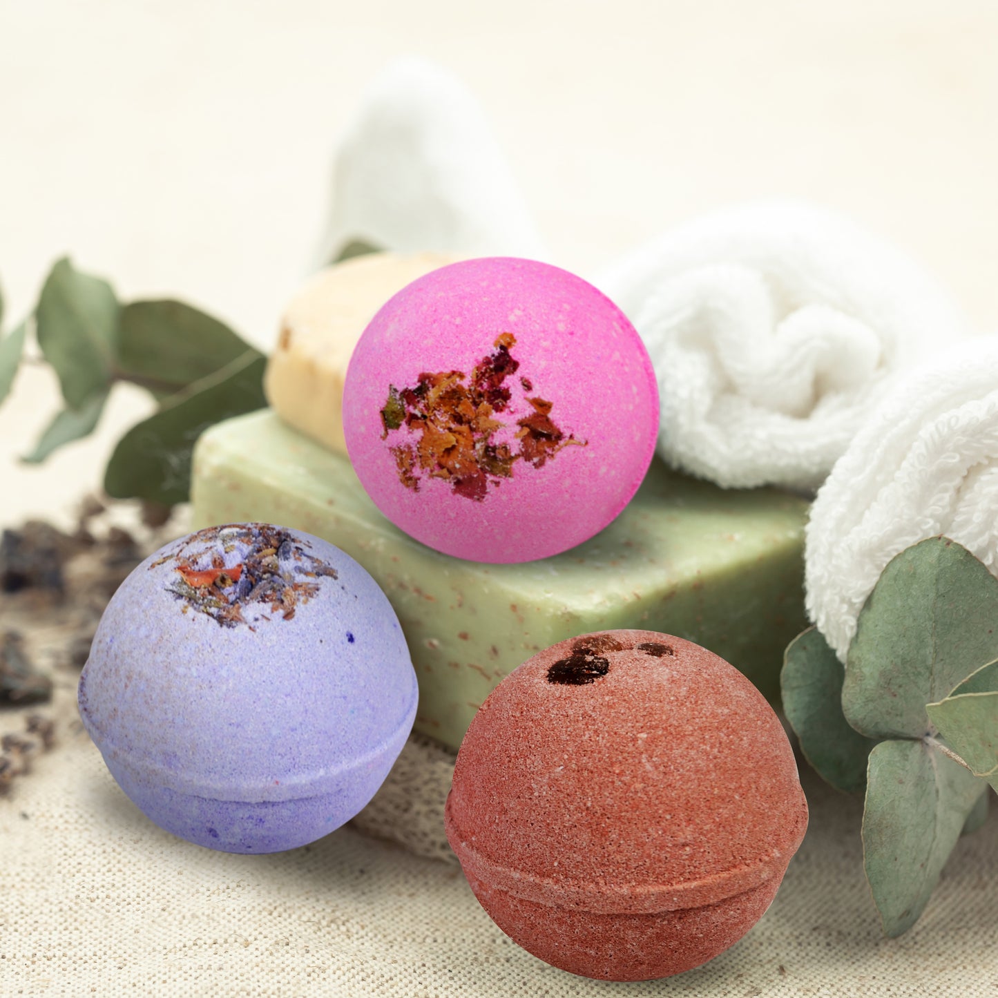 Round bath bomb with rose, jasmine, coffee and lavender fragrance and petals