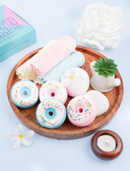 THE BODY BUCKET Blueberry & Cranberry Donut Bath Bombs - 65g Each (Pack of 4) | Natural Handcrafted Aromatic Fragrance | Relaxing Bubble Bath Experience | Ideal Gift for Kids, Men & Women